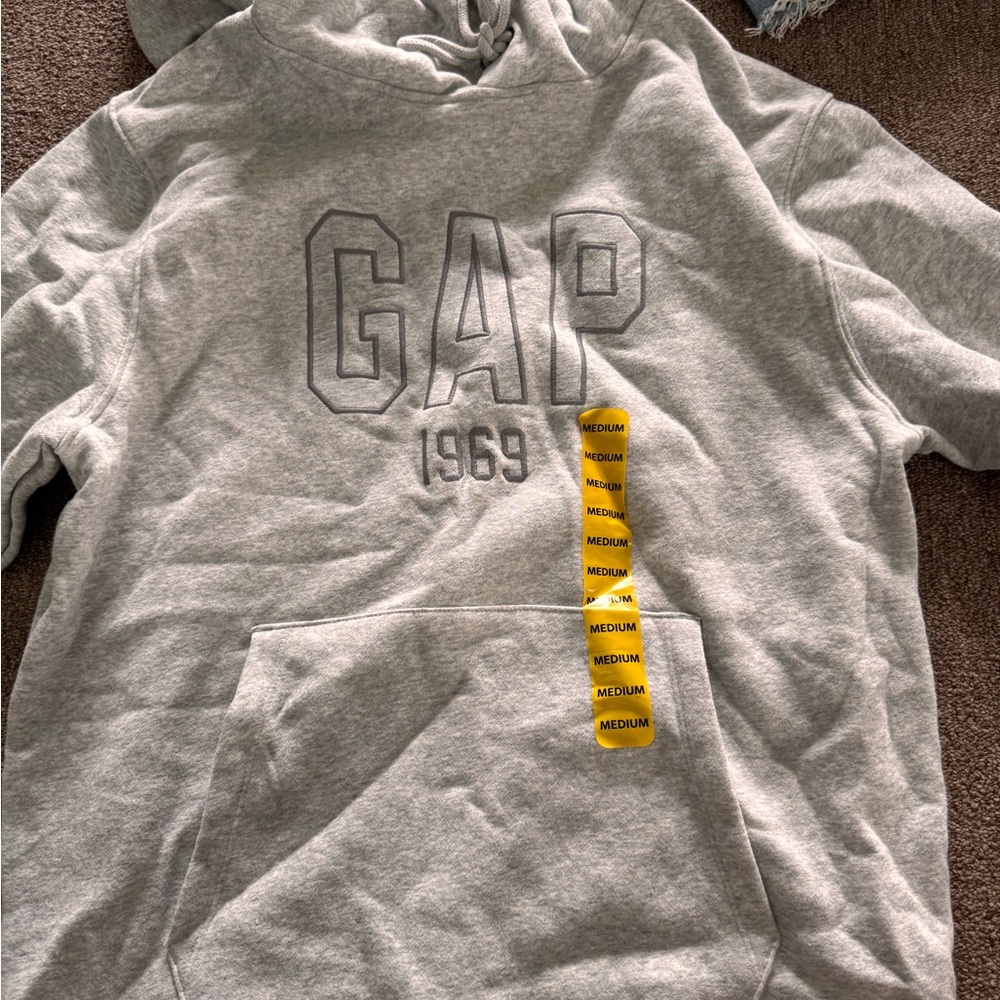GAP Logo Hoodie – Heather Gray, Size M (NWT)